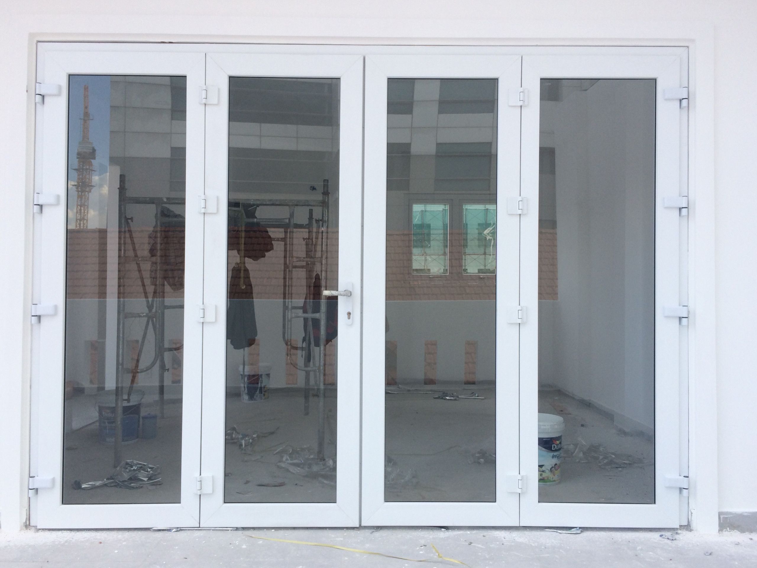 Ưu điểm và nhược điểm của cửa nhựa so với cửa gỗ: Lựa chọn tối ưu cho ngôi nhà của bạn