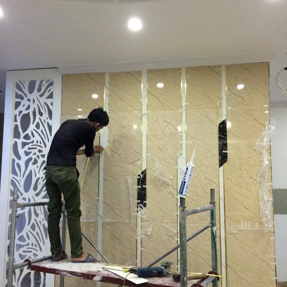 Các Bước Thi Công Trang Trí Nội Thất Với Tấm Nhựa Giả Đá