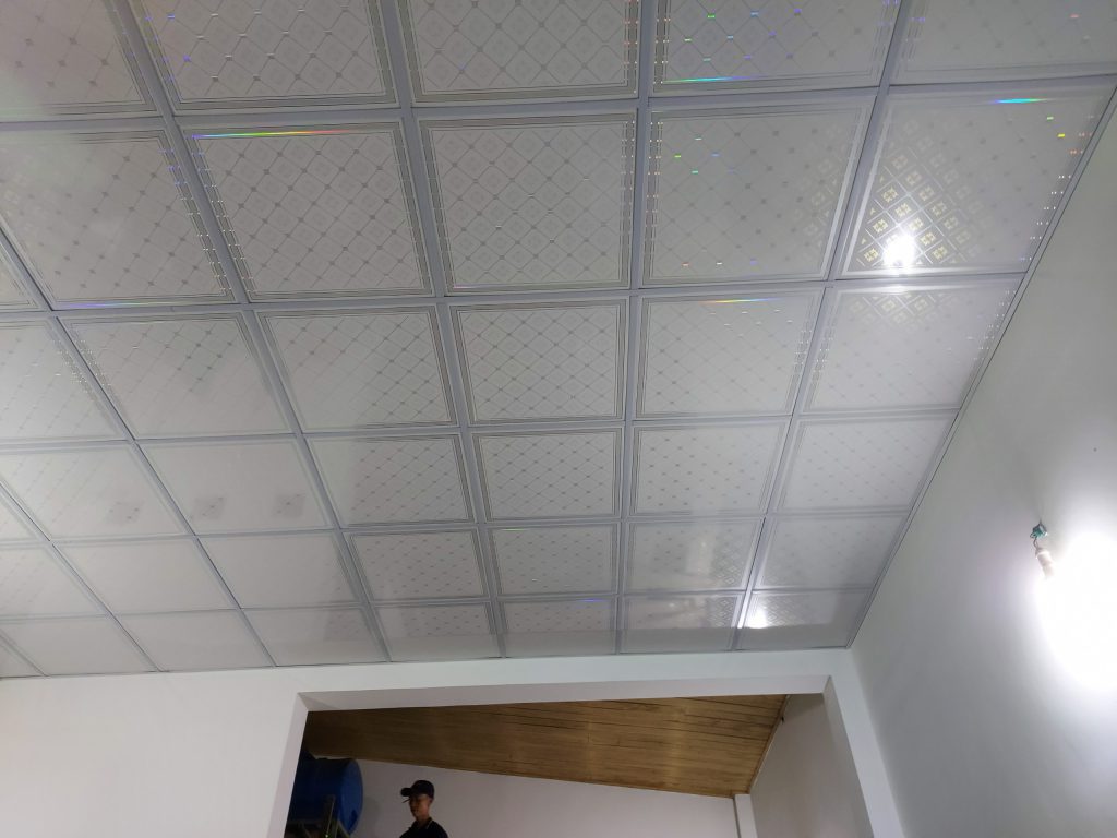 Thi công, phân phối tấm nhựa 60*60 &#8211; Giải pháp tối ưu cho không gian sống hiện đại