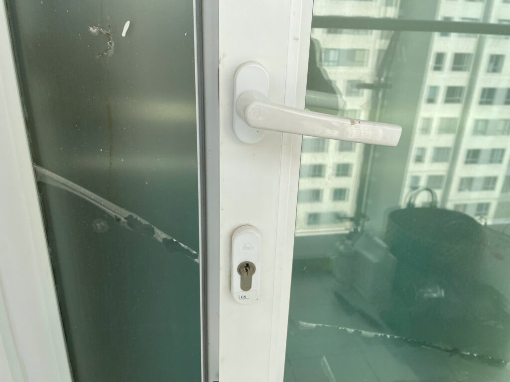 Cách khắc phục cửa nhựa bị kẹt – Giải pháp hiệu quả cho mọi gia đình