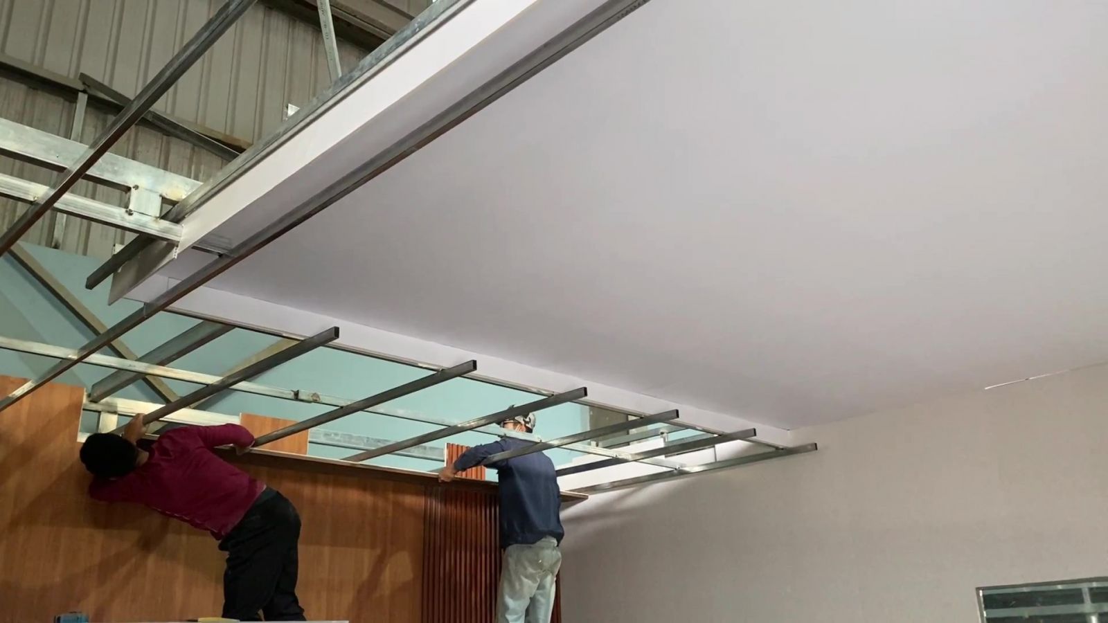 Kinh nghiệm thi công trần nhựa – Bí quyết để có một công trình hoàn hảo