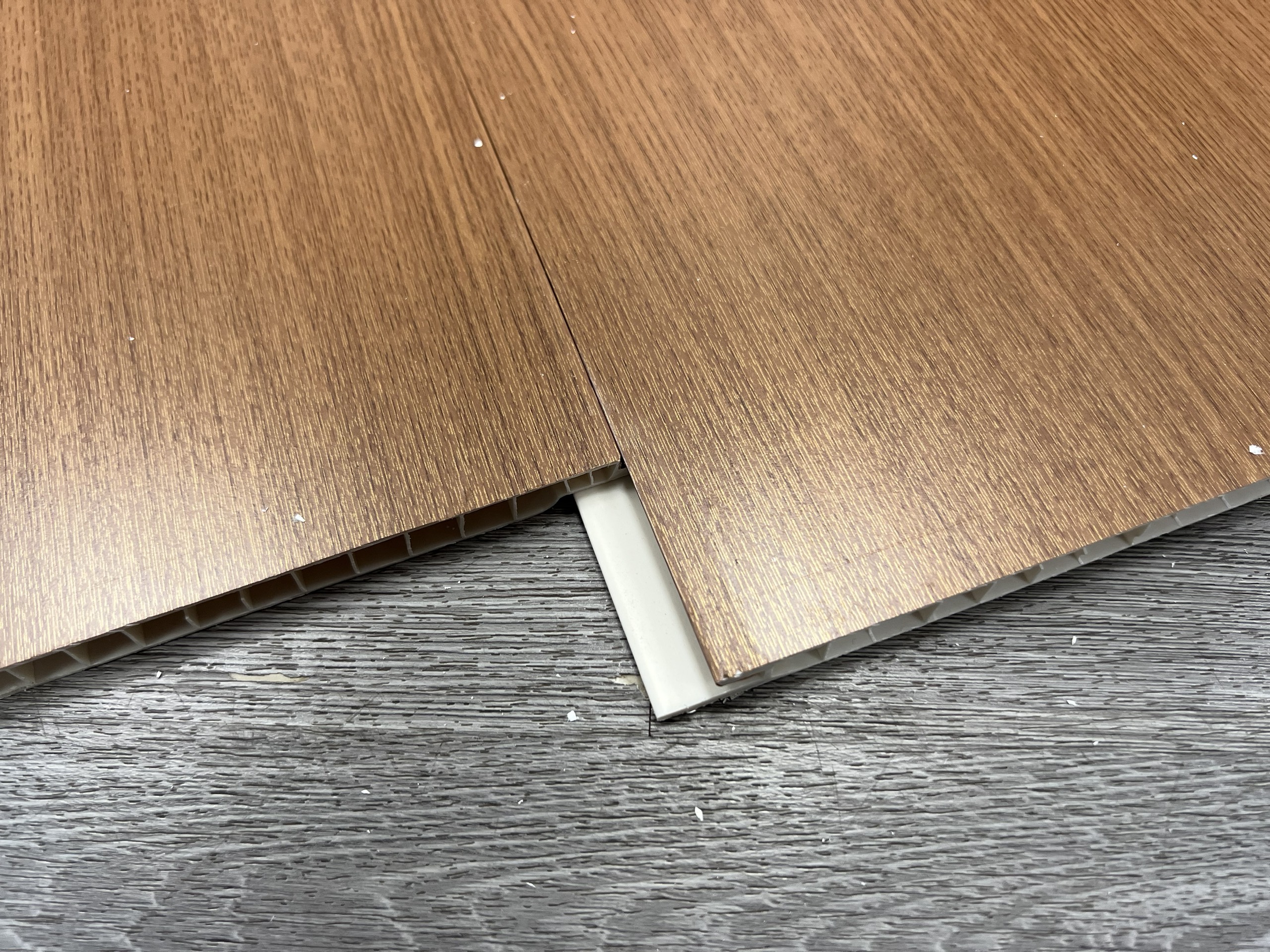 Lỗi Phổ Biến Khi Thi Công Tấm Ốp Tường – Những Điều Cần Lưu Ý