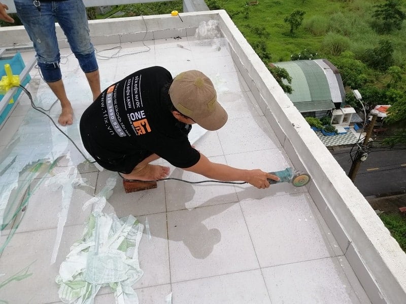5 Phương Pháp Chống Thấm Cho Trần Nhựa &#8211; Bảo Vệ Công Trình Của Bạn