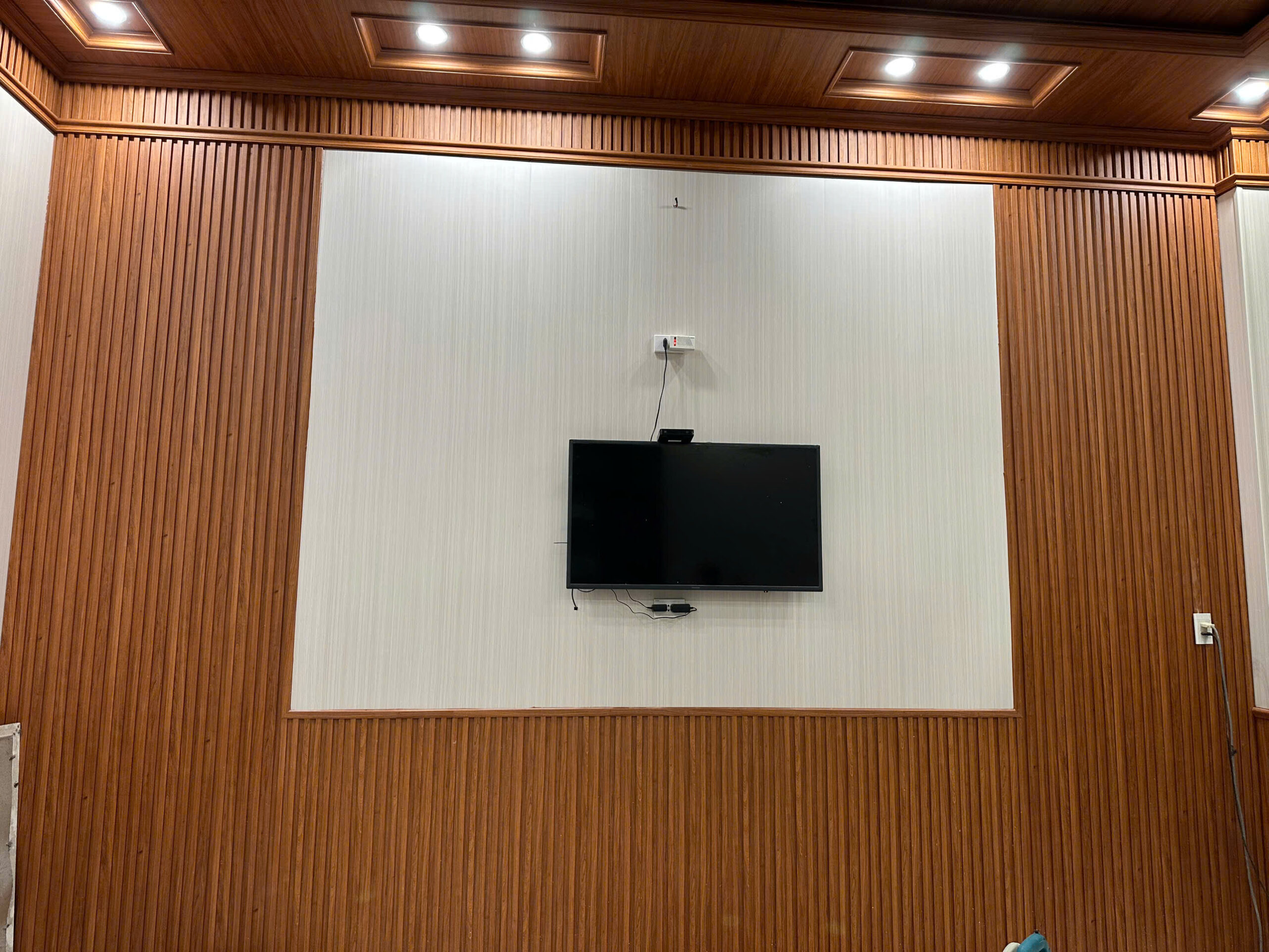 DỰ ÁN THI CÔNG TẤM ỐP NANO VÀ LÀM SÓNG Ở ĐÀ NẴNG